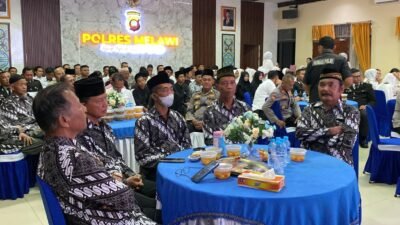 Polres Melawi menggelar acara buka puasa Polres Melawi bersama purnawirawan Polri dan santri untuk mempererat tali silaturahmi di bulan suci Ramadan.