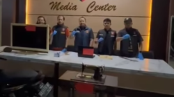 Polresta Pontianak saat menunjukan barang bukti kasus pencurian rumah kosong di kawasan Pontianak Selatan.