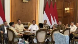 Presiden Prabowo Subianto menerima Wakil Ketua DPR RI, Prof. Sufmi Dasco Ahmad, didampingi beberapa Menteri Kabinet Merah Putih di Istana Merdeka, Jakarta, Rabu (4/3/2026). (Dok. Sekretariat Presiden)