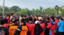 Ratusan personel gabungan dari lintas instansi mengikuti Apel Siaga Kebakaran Hutan dan Lahan Tahun 2026 di halaman Kantor Bupati Kubu Raya.