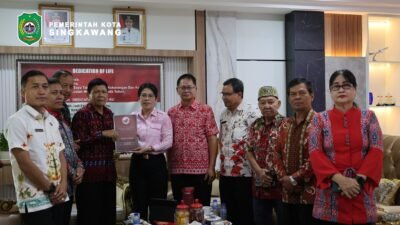 Wali Kota Tjhai Chui Mie Sambut Pengurus Baru DPD-ICDN. (Dok. HO/Faktakalbar.id)