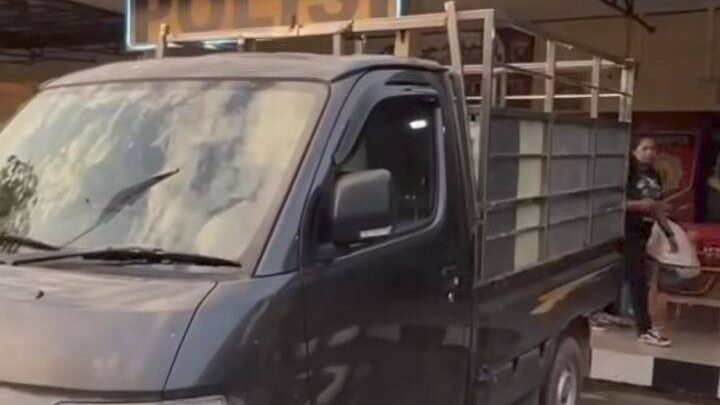Tangki modifikasi ekstra pada kendaraan pikap yang disita kepolisian sebagai barang bukti. (Dok. Ist)