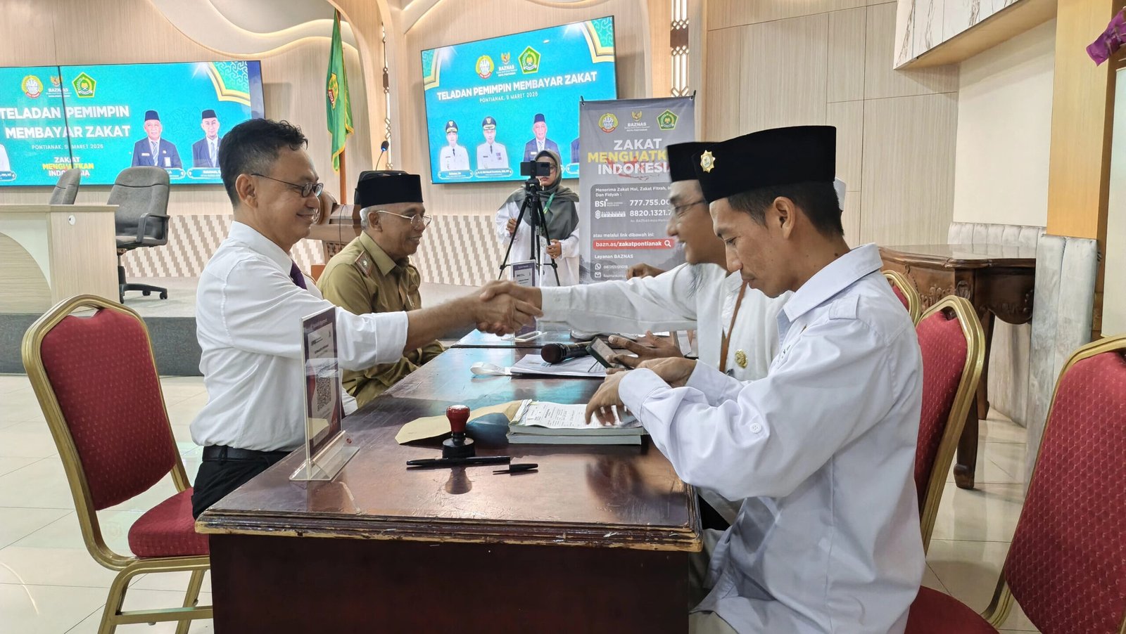 Wali Kota Pontianak Edi Rusdi Kamtono mengajak aparatur sipil negara dan masyarakat untuk rutin membayar zakat guna membantu warga yang membutuhkan. (Dok: Pemkot Pontianak)