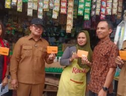 Tingkatkan Daya Tarik UMKM, Bank Kalbar Percantik Toko Buah Barokah di Kubu Raya