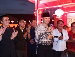 Lukisan Kuda Api Jadi Jembatan Kepedulian, AHY Salurkan Bantuan untuk Warga Singkawang