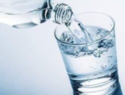 Minum Air Putih Waktu Subuh Sehatkan Pencernaan