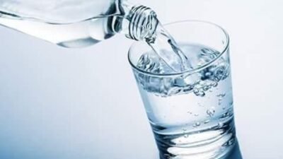 Ilustrasi - subuh, air putih, kesehatan pencernaan, metabolisme tubuh, kebiasaan sehat. (Dok. Ist)