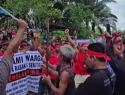 Tolak Lahan Dikuasai Satgas PKH, Warga Gelar Aksi Penolakan Patok Hutan di Landak