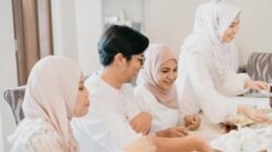 "Hari ketiga lebaran mulai terasa lelah? Simak 5 aktivitas menarik untuk memulihkan social battery di tengah padatnya jadwal silaturahmi keluarga."