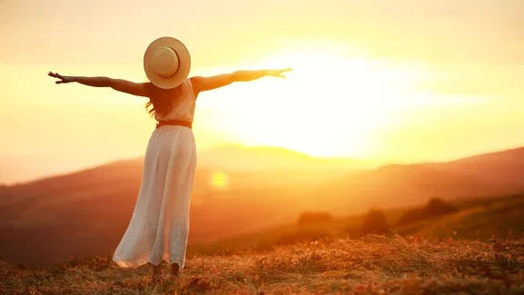 "Mengapa kita merasa tidak nyaman saat menerima bantuan karena kasihan? Simak 4 alasan psikologis mengapa ego manusia sering merasa terluka saat harga dirinya merasa terancam."