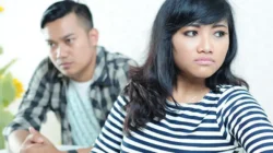 "Mengapa kita merasa risi dan ilfeel saat bertemu orang sok akrab? Simak penjelasan psikologis mengenai personal space dan mekanisme pertahanan diri manusia. "