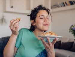 Bukan Sekadar Pilih-Pilih! Ini Alasan Psikologis Kenapa Ada Orang yang Cuma Pengen Makan Masakannya Sendiri