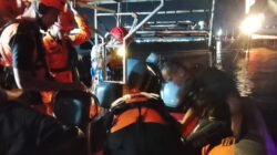 "Seorang anak berusia 8 tahun bernama Fatur dilaporkan tenggelam di Sungai Kapuas, Parit Mayor, Pontianak Timur. Tim SAR gabungan masih lakukan pencarian intensif. "