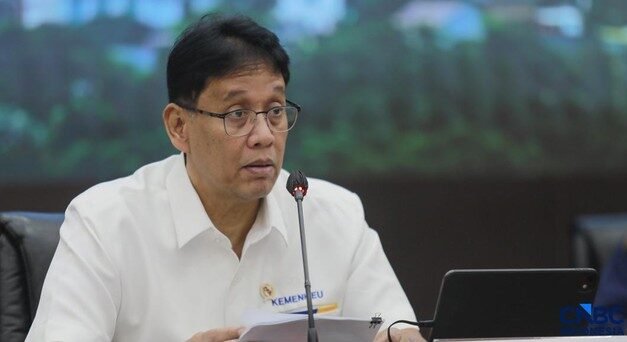 "Pemerintah bersiap mengalihkan beban lonjakan harga minyak dunia akibat konflik Iran kepada masyarakat dengan membuka opsi kenaikan harga BBM demi menyelamatkan APBN. "