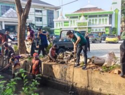 Lingkungan Kerja Bersih Pengaruhi Produktivitas, ASN Pontianak Rutin Gotong Royong
