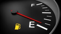 Ilustrasi - Mau irit bensin? Simak teknik mengemudi hemat BBM atau eco-driving yang terbukti efektif tanpa perlu pasang alat tambahan di mesin. (Dok: Jamie Slack)