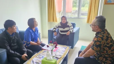 Seksi Penghimpunan Dana Bank Kalbar melakukan koordinasi Program Tabungan Angka Kelahiran bersama Direktur RSUD Kabupaten Kubu Raya di Rasau Jaya. (Dok. HO/Faktakalbar.id)