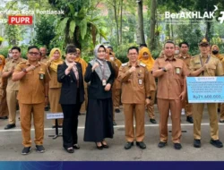 Sambut Idul Fitri, Bank Kalbar Salurkan Santunan untuk Ratusan Petugas Pertamanan Dinas PUPR Pontianak