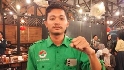"BEM SEKA Kalbar kritik keras pernyataan pemerintah soal stok BBM aman di tengah antrean panjang di Pontianak. Mahasiswa desak sidak mafia BBM dan pengawasan ketat."