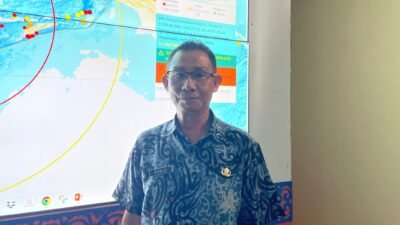 "Koordinator Harian Pusdalops BPBD Kalbar, Daniel, mencatat 229 titik panas. Kini 7 kabupaten resmi tetapkan status siaga darurat Karhutla."