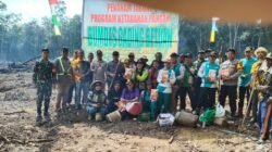 Pengurus BUMDes Gading Bertuah bersama jajaran Pemerintah Kecamatan Marau dan Desa Riam Batu Gading dalam program ketahanan pangan penanaman jagung. (dok. HO/Faktakalbar.id)