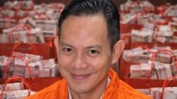 KPK amankan uang Rp610 juta dalam goodie bag pada OTT Bupati Cilacap, Jumat (13/3/2026). Tersangka diduga peras 23 OPD hingga puskesmas untuk setoran THR.