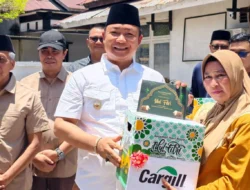 Apresiasi Pahlawan Adipura, Bupati Serahkan Bingkisan Lebaran untuk Ratusan Petugas Kebersihan Ketapang