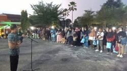 Bupati Sintang Gregorius Herkulanus Bala saat menyambut kedatangan 150 warga peserta program mudik gratis di Halaman Kantor Bupati Sintang, Rabu (18/3/2026).