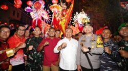 Bupati Alexander Wilyo Hadiri Puncak Cap Go Meh 2026 di Klenteng Tua Pek Kong. (Dok. HO/Faktakalbar.id)