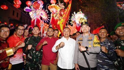 Bupati Alexander Wilyo Hadiri Puncak Cap Go Meh 2026 di Klenteng Tua Pek Kong. (Dok. HO/Faktakalbar.id)