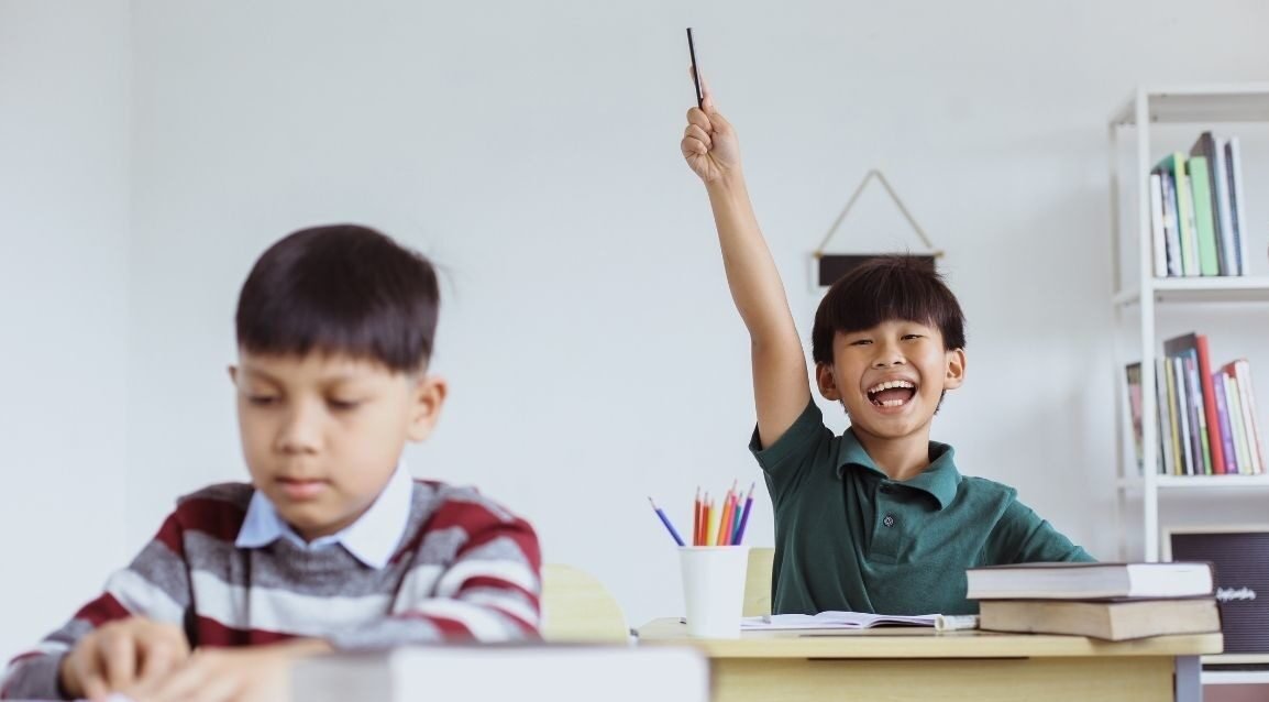 "Sering merasa rendah diri? Simak 5 cara efektif membangun rasa percaya diri agar lebih tangguh menghadapi tantangan hidup dan berhenti merasa insecure."