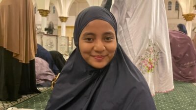 "Simak cerita Rifkah, jemaah yang mengikuti Salat Gerhana di tengah ibadah Tarawih Ramadan 2026. Sebuah refleksi tentang syukur dan kebesaran Allah."