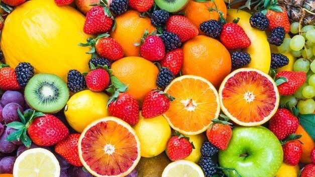 "Apakah aman jika hanya makan buah saat sahur? Temukan penjelasan medis mengenai pentingnya asupan kalori dan energi yang cukup untuk tubuh selama berpuasa."