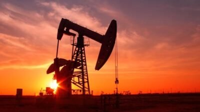 "Berdasarkan data terbaru, Selat Malaka menempati posisi pertama sebagai jalur perdagangan minyak tersibuk di dunia dengan volume 23,2 juta barel per hari. "