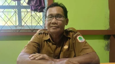 "Pemerintah Kabupaten Kapuas Hulu gagal mengalokasikan anggaran sebesar Rp800 juta, yang berujung pada ancaman penundaan Pilkades serentak bagi 112 desa pada tahun 2026. "