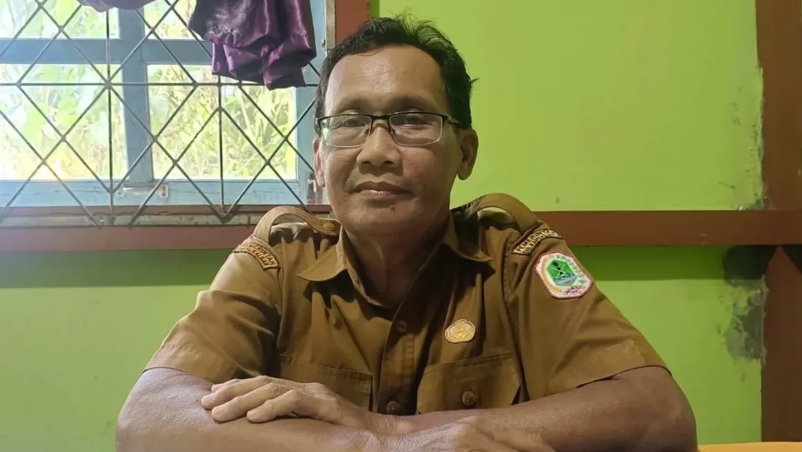 "Pemerintah Kabupaten Kapuas Hulu gagal mengalokasikan anggaran sebesar Rp800 juta, yang berujung pada ancaman penundaan Pilkades serentak bagi 112 desa pada tahun 2026. "