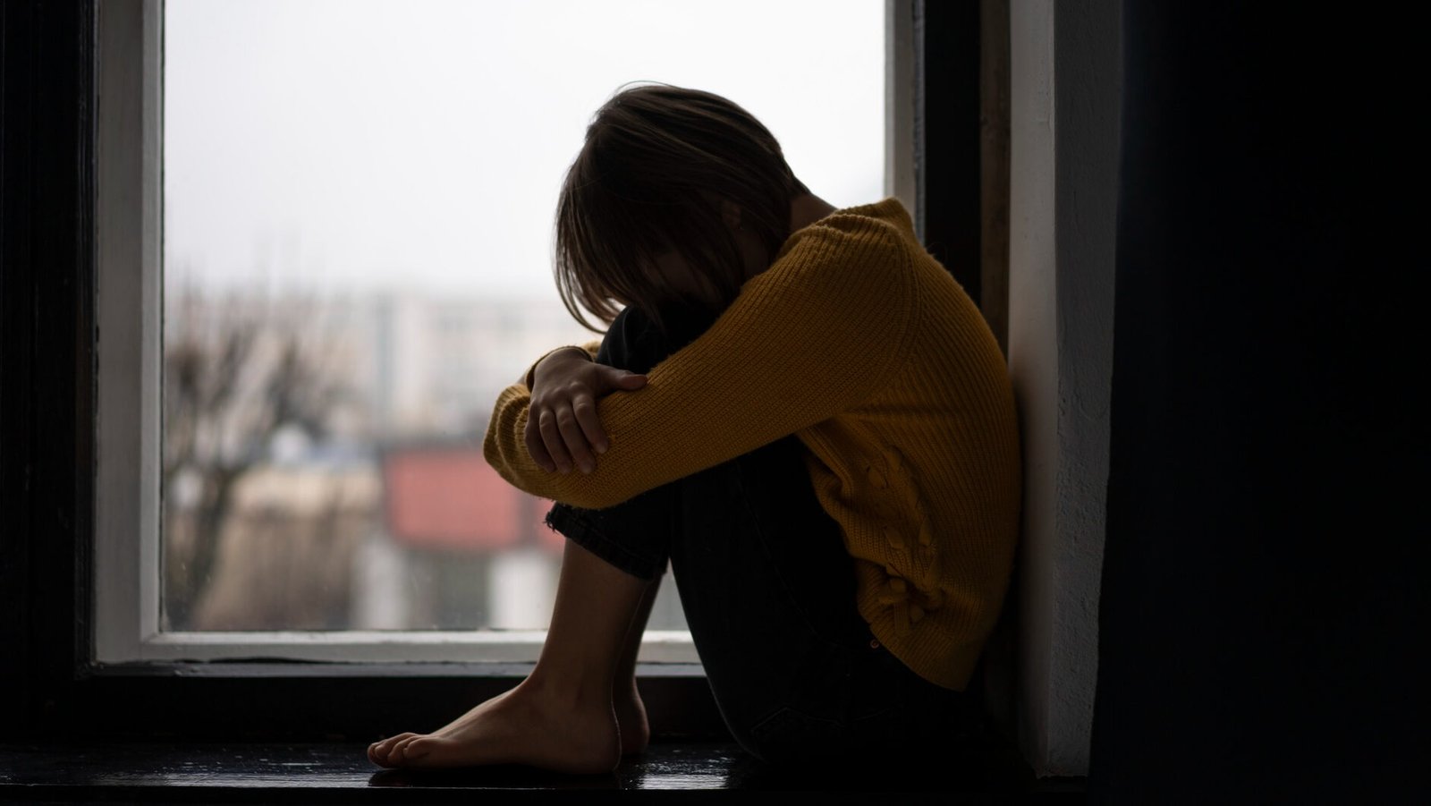 "Merasa hancur setelah ditinggalkan? Pahami 5 dampak buruk secara psikologis akibat ditinggalkan seseorang, mulai dari trauma penolakan hingga sulit percaya orang lain."