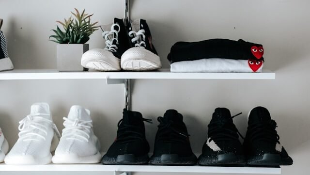 Cara Menyimpan Sepatu agar Tidak Bau