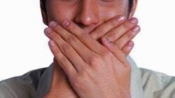 Ilustrasi - Memahami kapan waktu yang tepat untuk diam membantu seseorang mengendalikan emosi dan menjaga kualitas hubungan sosial sehari-hari. (Dok. Ist)