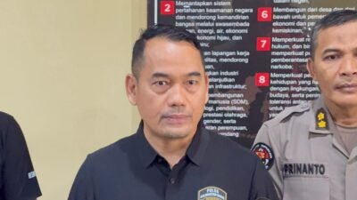 "Dirkrimsus Polda Kalbar mengimbau warga untuk tidak panic buying di tengah isu krisis energi global. Kepolisian akan menindak tegas spekulan yang melakukan penimbunan BBM."