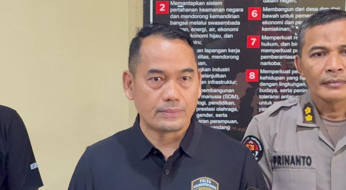 "Dirkrimsus Polda Kalbar mengimbau warga untuk tidak panic buying di tengah isu krisis energi global. Kepolisian akan menindak tegas spekulan yang melakukan penimbunan BBM."