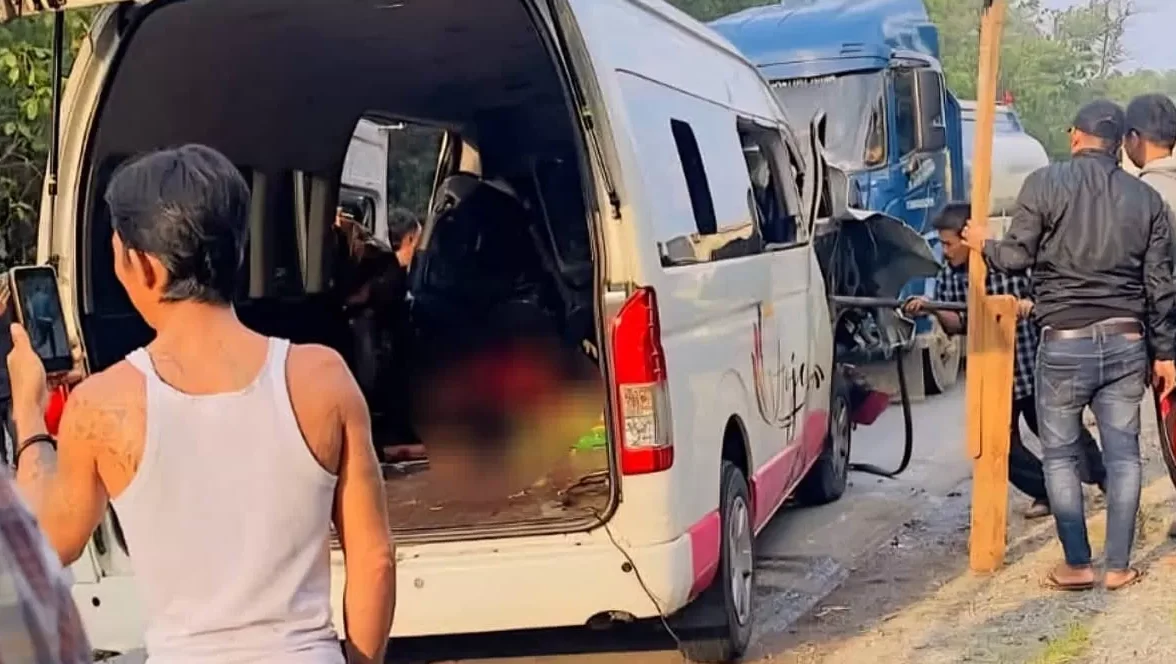 "Pasca kecelakaan maut di Ambawang, Dishub Kapuas Hulu soroti izin travel dan keselamatan penumpang. Simak imbauan bagi pemilik jasa angkutan dan sopir."