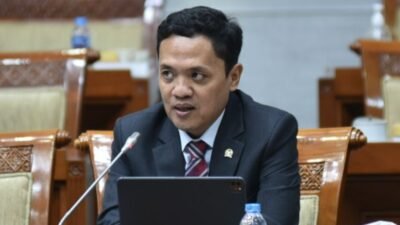 "Komisi III DPR gelar rapat khusus terkait penyiraman air keras aktivis KontraS Andrie Yunus. Parlemen desak Polri usut tuntas dan Kemenkes tanggung biaya pengobatan."
