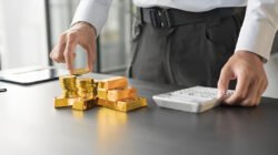 Ilustrasi - Pemilik emas batangan wajib melaporkan asetnya ke dalam SPT Tahunan. Simak panduan resmi dari Ditjen Pajak agar terhindar dari denda administratif. (Dok. Ist)