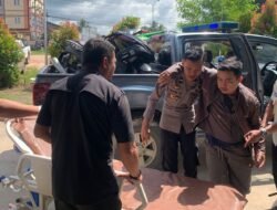 Dua Motor Tabrakan di Poros Tengah, Polisi Evakuasi Korban Kecelakaan di Nanga Pinoh