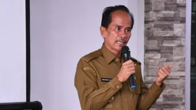 "Bupati Sintang mendesak evaluasi tata kelola Perumda Tirta Senentang, menyoroti integritas manajemen, hak pekerja, dan transisi aturan baru Permendagri Nomor 23 Tahun 2024."
