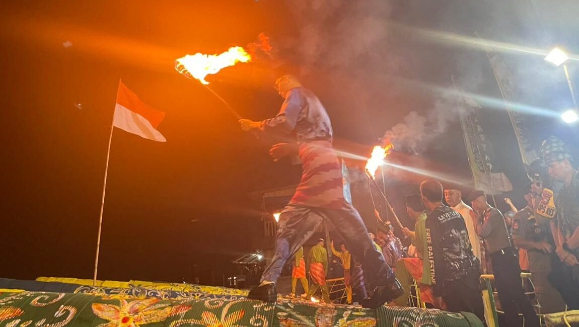 "Kenali lebih dalam tradisi unik Kota Khatulistiwa lewat 5 fakta menarik meriam karbit Pontianak, mulai dari sejarah pengusir hantu hingga rahasia dentuman raksasanya."