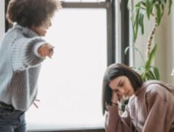 5 Fakta Menyakitkan Menjadi Anak Bungsu: Dituntut Lebih Baik Saat Kakak Gagal hingga Kesepian