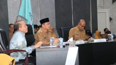Gubernur Kalimantan Barat Ria Norsan saat menjadi pembicara utama dalam webinar nasional terkait tata kelola kehutanan dan pelestarian lingkungan hidup.