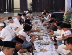 Hidupkan Tradisi, Gubernur Ria Norsan Gelar Makan Saprahan di Hari Pertama Idulfitri